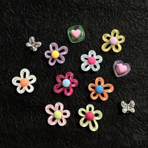 여름 샌들과 슬리퍼에 대 한 12pcs 세트 신발 장식 여성을위한 3 차원 다채로운 꽃 신발 DIY 신발 액세서리