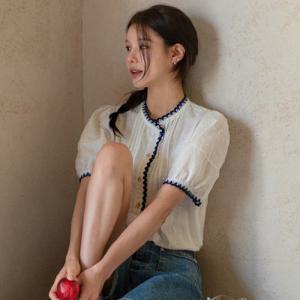 캔마트 웨이브 배색 핀턱 블라우스