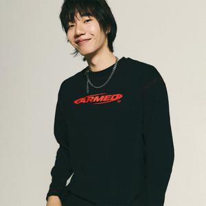 [머슬암드]공용 ARMED 스티치 긴팔 티셔츠 [블랙/레드]