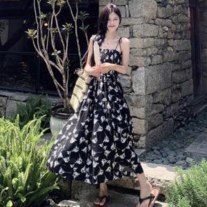여름데일리룩 여성 여름 여행 휴양지 끈나시 롱 원피스