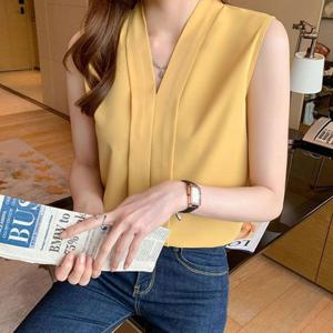 여성데일리룩 브이넥 민소매 블래우스 여름 오피스룩 정장민소매