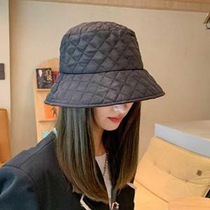 여자 겨울 연예인 모자 외출 코디 누빔 벙거지 버킷햇