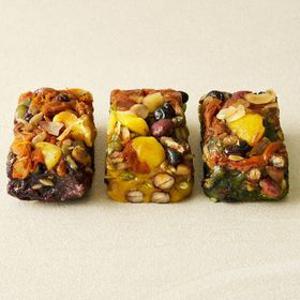 [쿠폰적용가 16,650원][포토리뷰 500점]국산찹쌀 고물 듬뿍 삼색영양떡 1kg(6~8개입) 2kg [단호박/찰흑미/해풍쑥]