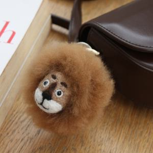 felt alpaca keyring-the lion