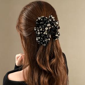 TEMU ManYe 플로럴 스크런치 클로 클립, 빈티지 스타일 심플하고 활용도 높은 레이어드 헤어 클립, 볼륨감을 더해주는 우아한 헤어 액세서리, 소형 플로럴 빈티지 ABS 플라스틱(ABS 수지) 클로 클립, 사계절용
