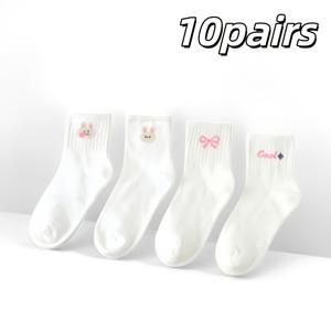 TEMU 5/10켤레 흰색 랜덤 귀여운 그래픽 여성용 미드 튜브 양말, 다양한 패턴, 정교하고 쉬운 착용감, 우아하고 편안하며 따뜻함, 냄새 방지, 땀 흡수, 스포츠. 각 켤레마다 다른 깜짝 놀라움을 선사합니다.