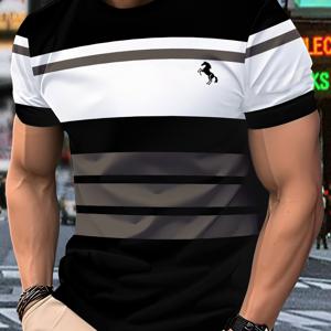 남성용 티셔츠, 세련된 느낌을 풍기는 뚜렷한 레이어의 강렬한 블랙, 화이트, 그레이 컬러블록 디자인, 작은 질주하는 말 로고로 포인트, 품질을 강조하는 디테일, 편안하고 통기성 좋은 원단으로 제작, 몸에 딱 맞는 슬림핏 디자인, 일상 출퇴근과 캐주얼한 모임을 위한 세련되고 능력 있는 신사의 스타일을 손쉽게 연출
