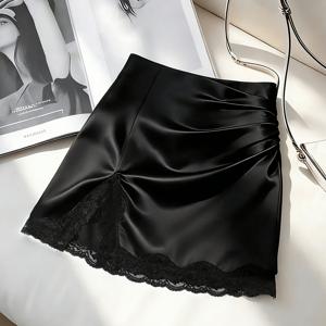 여성용 새로운 플리츠 장식, 레이스 러플 패치워크, 슬릿 새틴 숏 스커트, 패셔너블하고 우아한 출퇴근, 휴가, 데이트 파티, 스트리트 트렌디, 캐주얼 웨어 라이트 럭셔리 올매치 스커트, 봄과 여름에 적합