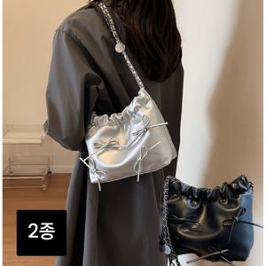 여성 리본 레더 복조리 체인끈 숄더백 실버 블랙 가방