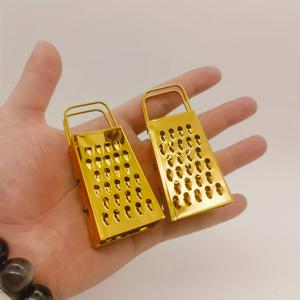 TEMU 2개입 골든 미니 고급 스테인리스 스틸 4-in-1 치즈 그레이터, 3.5인치 귀여움, 보관 및 세척 용이, 감자, 치즈, 초콜릿의 간편한 갈기 및 다지기