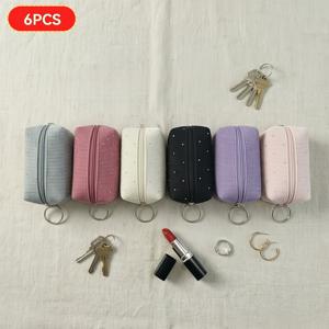코듀로이 동전 지갑과 은색 포인트가 있는 카드 홀더가 포함된 6pcs 여행용 지갑 세트입니다. 사각 디자인에 반지가 포함되어 있어 컴팩트하고 스타일리시한 다기능 수납 솔루션입니다.