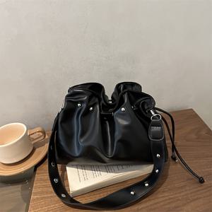 TEMU 여성용 크로스백, 새로운 패셔너블한 빈티지 단색 주름 리벳 장식 미니 숄더 겨드랑이 가방, 소형 여성 핸드백, 탈부착 가능한 숄더 스트랩, 마그네틱 잠금장치, 다양한 색상 선택 가능, 직장, 쇼핑, 여행 및 기타 행사에 적합, 가장 실용적인 선물