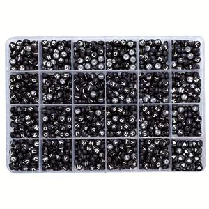 약 1180개의 4x7mm 아크릴 알파벳 구슬이 들어 있는 24칸 상자 - 흑백 원형 아크릴 A-Z 알파벳 팔찌용 구슬, 주얼리 제작, 우정 팔찌, 휴일 파티 장식, 열쇠고리, 목걸이용으로 적합
