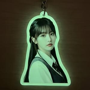 TEMU 2D 평면, 맞춤 제작 1개 - 야광 키체인 - 사진 맞춤 야광 아크릴 키체인, 독특한 모양의 야광 아크릴 자동차 키체인, 백팩 참, 커플, 친구, 반려동물용. 특별한 모양 효과를 위한 사진 맞춤 제작, 표준 하트 모양 등 포함