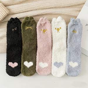 TEMU 만화 고양이 발바닥이 있는 산호 양털 양말 5켤레, 따뜻한 두께로 겨울 수면 및 아늑한 가정용으로 완벽