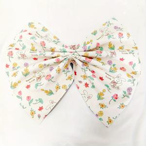 55cm x 55cm 초대형 사이즈. 다용도 고양이 그루밍 랩 및 제약 담요로, 그루밍, 먹이 주기, 손톱 다듬기, 약 복용 및 청소에 적합하며 배터리는 필요 없습니다.