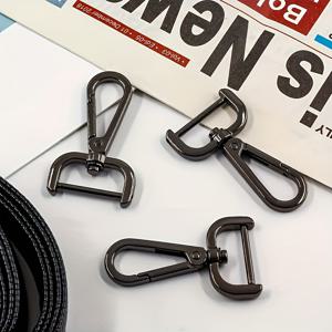 TEMU 3개의 분리형 스냅 후크, 스크류 로드가 있는 회전 버클, 검은색 헤비 듀티 회전 스냅, 여행 가방 하드웨어 추가에 적합. 스크루드라이버가 장착되어 백팩, 크로스바디 가방 및 기타 스트랩 버클에 사용할 수 있습니다.