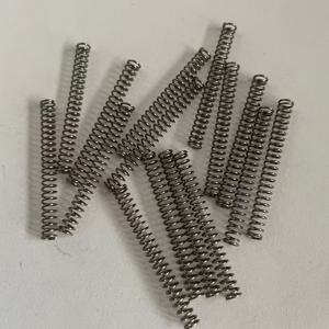 이 스프링은 304 재질로 제작되었으며, 15개 세트로 포장되어 있습니다. 전선 직경은 0.5mm, 외부 직경은 4mm, 길이는 35mm입니다. 컴팩트한 크기, 부식 방지 기능, 가벼운 하중 용량으로 높은 가치가 있습니다.
