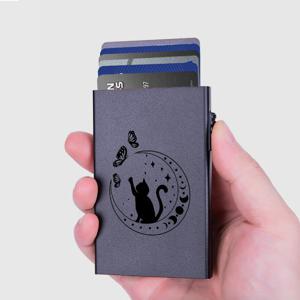 TEMU 고양이와 달 디자인의 슬림 알루미늄 지갑. RFID 신호 차단 기능으로 신용 카드를 보호합니다. 남녀 모두에게 적합한 도난 방지 카드 홀더로, 비즈니스 지갑 및 카드 케이스 선물로 이상적입니다.