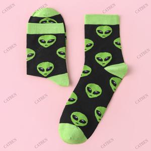 TEMU 1켤레 크레이지 외계인 양말, 장난기 넘치는 양말, 검은색 양말, 여성용 신기한 양말, 외계인 패턴, 파티 코스튬 선물 양말, 남성용 양말, 캐주얼한 웃긴 양말, 외계인 애호가, 익스포필리아 겨울 따뜻한 양말, 패션 트렌디한 양말, 스타일리시한 양말