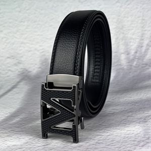 TEMU 검은색 글자 모양 합금 자동 버클과 3.5cm 폭의 검은색 벨트로 짝지어지는 이 스타일리시한 액세서리는 캐주얼 바지, 청바지, 파티 행사, 휴일 선물, 여행 활동 및 일상적인 출퇴근에 적합합니다.