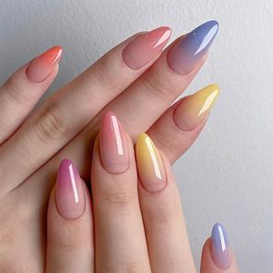 그라데이션 디자인의 미디엄 아몬드 모양의 24개입 프레스온 네일 세트. 여름에 완벽합니다. 이 아크릴 네일 아트 장식은 여성에게 훌륭한 선물이며, 데이트 또는 일상복으로 적합합니다.