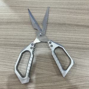1개 내구성 강한 스테인리스 스틸 주방 가위 - 전문가용 고기, 가금류, 생선, 뼈 절단용 가위 (날과 인체공학적 손잡이 포함) - 견고한 구조, 식품 안전, 가정, 레스토랑, 도살장, 야외 사용에 적합 - 다목적 고기 가위