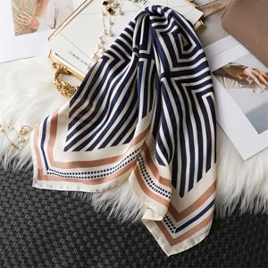 TEMU 1개 기하학 패턴 스카프, 라이트 럭셔리 새틴 질감, 미로 프린트, 데일리 출퇴근, 오피스, 외출에 적합, 워킹 우먼을 위한 완벽한 아이템, 다용도 스퀘어 스카프, 넥 액세서리, 헤어 액세서리, 백 액세서리, 트렌디 스퀘어 스카프, 스카프 액세서리, 2025 패션 스타일, 여성용 스카프