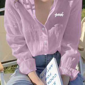 TEMU 2071 - 봄, 가을, 여름용 패션 여성 의류 1개, 손글씨 캐주얼 텍스트 프린트, 심플한 디자인, 부드럽고 성숙한, 아웃도어 캐주얼 다용도 여성용 신상 긴팔 모란디 컬러 시리즈 퍼플 셔츠 - LSR489