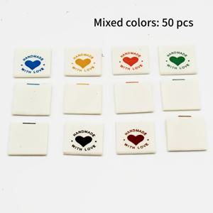 TEMU 50개 랜덤 색상 손뜨개 하트 모양 재봉 라벨 - 6가지 색상 수제, 2X4Cm 직조 행 태그, 세탁기 사용 가능 및 내구성, 가방, 스카프, 모자, 공예, 집에서 만든 선물, 지갑 제작 재료, 지갑 제작에 적합