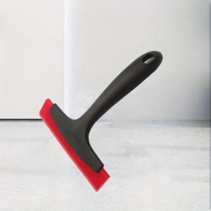 TEMU 헤비듀티 통합형 윈도우 와이퍼 및 제설기, 인체공학적 블랙 핸들과 레드 블레이드 장착. 자동차, 창문, 샤워실, 발코니 등 다양한 표면 청소 작업에 적합