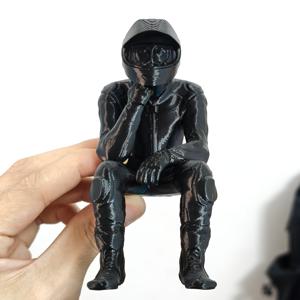 블랙 사고 모터사이클 라이더 피규어, 3D 프린팅 헬멧 레이싱 드라이버 조각상, 엣지 앉는 바이커 조각, 사무실 게이밍 데스크용 데스크탑 장식, 모터바이크 및 레이싱 매니아를 위한 특별한 선물
