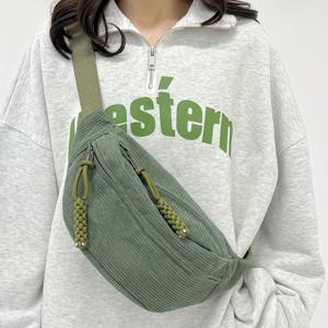 여성을 위한 세련되고 우아한 멀티 수납 공간이 있는 새로운 코듀로이 크로스바디 백. 어깨와 크로스바디 착용 모두 가능하도록 조절 가능한 어깨 스트랩으로 개인 용품을 보관하기에 완벽합니다. 데일리 출퇴근, 쇼핑에 이상적입니다.