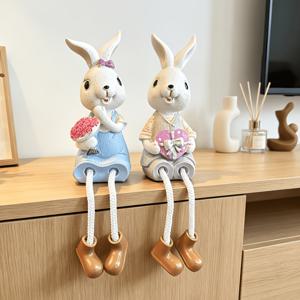 TEMU 2pcs Set Resin Couple Rabbit Figurines, Long Hanging Leg Design, Holding Flowers/Hearts, for Balcony/Courtyard/Desktop Decoration, Valentine's Day/Newlywed Gift, Christmas/Halloween Gift