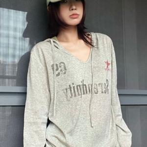 여성 빈티지 레터링 브이넥 후드티 루즈핏 힙한 스트릿 Y2K 체형커버 간절기 얇은 긴팔 티셔츠 꾸안꾸 그레이