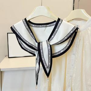 TEMU 이지 레트로 스타일 이중 레플 여성용 스몰 숄. 클래식한 블랙 앤 화이트 컬러 스킴, 레터 트림, 물방울 무늬, 캐슈 레트로 패턴 3가지 스타일의 프린트가 특징입니다. 엣지에 유니폼 대비 넓은 트림 디자인.