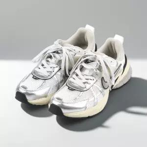 나이키 우먼 V2K 런 운동화 FD0736-100