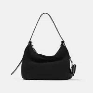 ZARA 참 디테일 숄더백 - 블랙 6815/810/800