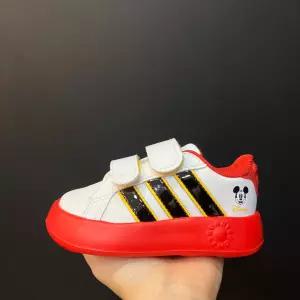 [편집샵 에스마켓]ADIDAS GRAND COURT MICKEY JQ8070_DJ