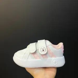 [편집샵 에스마켓]ADIDAS GRAND COURT MICKEY JR8130_DJ