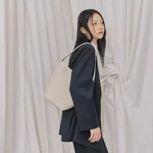 랩 SOPHIE BUCKET BAG AR7AB824