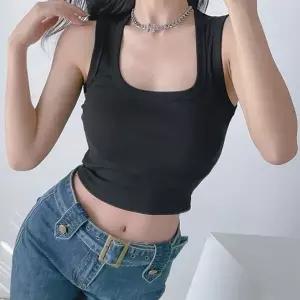 여성 라인딩 스코어넥 기본 심플리 캡 내장 크롭 나시