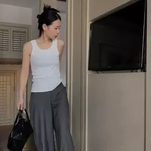 편하고 베이직한 데일리 스타일링 라운드넥 면나시