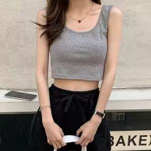 가볍고 쿨한 민소매 베이직 시크 데일리 크롭 나시