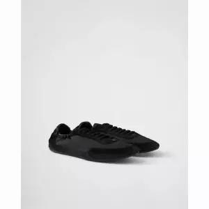 PRADA 컬랩스 리나일론  스웨이드 엘라스틱 스니커즈 (2EG479 D7C F0002)