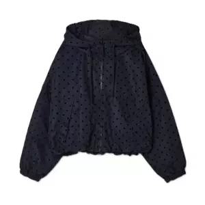 [롯데백화점]후아유 여성 후드바람막이점퍼 Hooded Crop Windbreaker WHJJG4822F