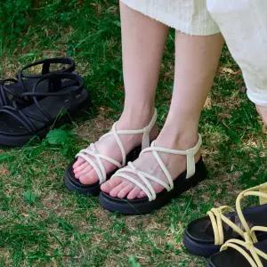 [정상가 : 84000원] 고야 튠 컴포트 꼬임 스트랩 플랫폼 샌들 5cm -VS9095 (3color)