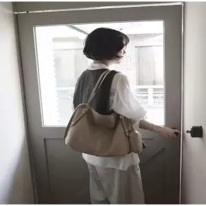 [헤지스][26FW][ROA] 로아백 그레이 레더 숄더백(파우치참) / HIBA6F281G2