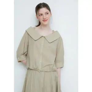 [JJ지고트](광주신세계)스트링 와이드 칼라 블라우스 GR6A0BL801
