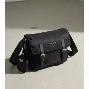 PRADA 리나일론 숄더 백 26SS (1BD953 RV44 F0002 B1M)